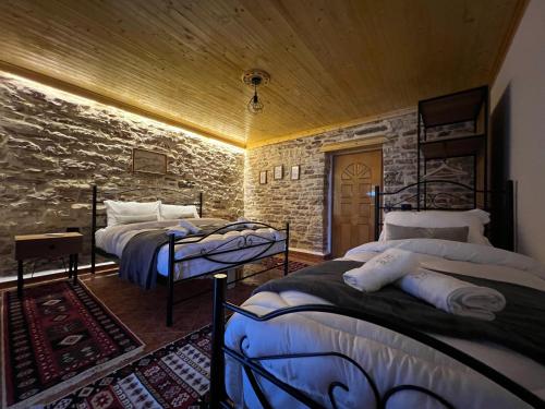 Postel nebo postele na pokoji v ubytování Guest house Loloçi
