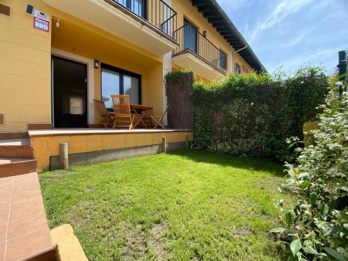 a backyard with a table and chairs on a house at Casa Rovacias Comillas C22A01 in Comillas