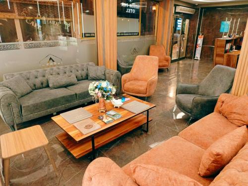A seating area at Vizyon Park Otel