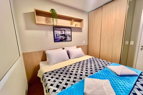 a small bedroom with a bed in a room at #Luxuoso# Lindo e Moderno in Curitiba