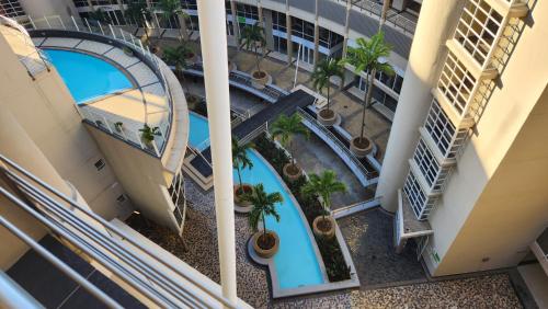 Het zwembad bij of vlak bij Accommodation Front - Spectacular 2 Bedroom with Canal Views Near Ushaka