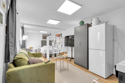Köök või kööginurk majutusasutuses Hendon Studio Bungalow - Easy Bus to Wembley Stadium, Parking