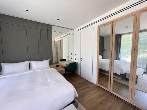 Ένα ή περισσότερα κρεβάτια σε δωμάτιο στο Layan Green Residence by ShowProperty