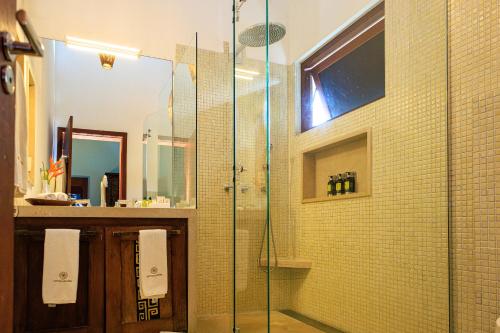 Bilik mandi di Campo Bahia Hotel Villas Spa
