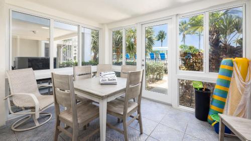 Κήπος έξω από το Luxury 3 BR 3BA condo with sweeping ocean views