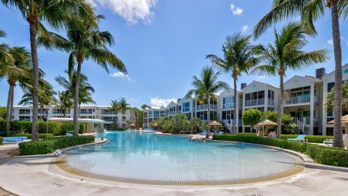 Πισίνα στο ή κοντά στο Luxury 3 BR 3BA condo with sweeping ocean views