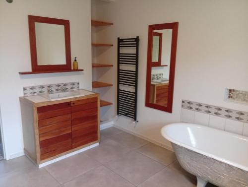 Koupelna v ubytování Spacious 4 bedroom retreat in peaceful location