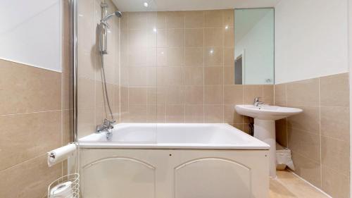 Bright and cosy 1 bed flat next to Tower Bridge photo 8