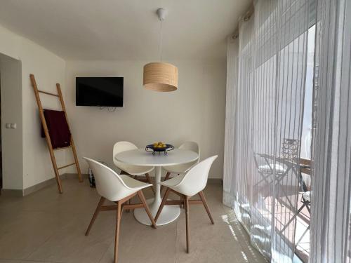 Precioso apartamento de 2 habitaciones recién reformado en Benidorm