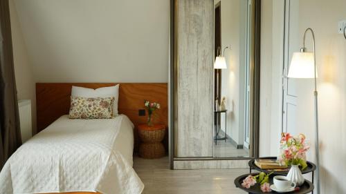 Postel nebo postele na pokoji v ubytování OISHE Boutique Hotel