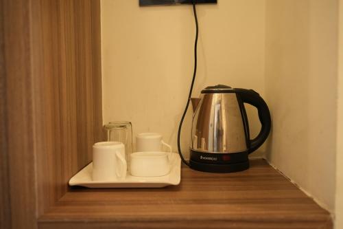 Tetera y cafetera en 11 Leaf Hotel