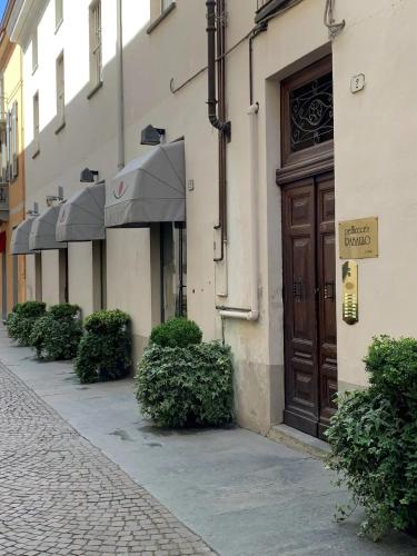 a building with a brown door on a street at Due dei Mille. Incantevole casa in centro ad Alba in Alba