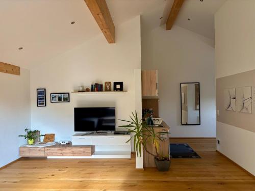 Televisyen dan/atau pusat hiburan di Allgäu Loft Bergzeit