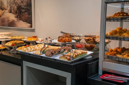 a buffet with many different types of food on a table at Laghetto Stilo Vita in Gramado