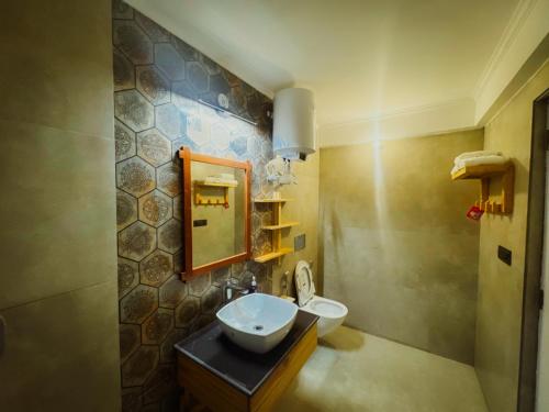 a bathroom with a sink and a toilet at Ethnic Trail Homestay in Bhīm Tāl