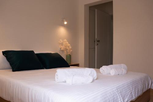 Ένα ή περισσότερα κρεβάτια σε δωμάτιο στο Iris Apartments