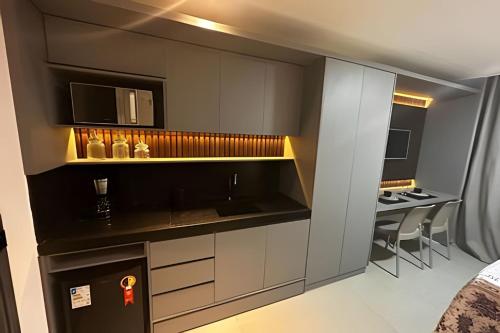 Una cocina o cocineta en Flat a 50 metros da praia + piscina e área gourmet
