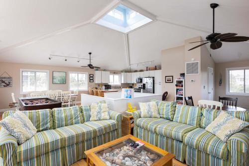 Kuchyň nebo kuchyňský kout v ubytování Semi-Oceanfront with Heated Pool Cabana Ocean Views