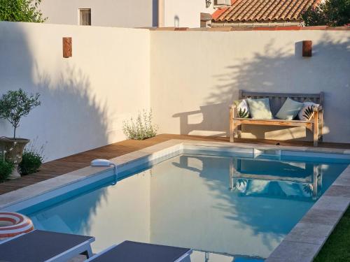 Piscina en o cerca de Tarascon Le Treize avec piscine privée et clim