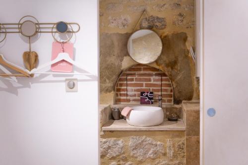 Φωτογραφία από το άλμπουμ του Le Domaine Sainte Raffine, piscine, charme et insolite σε Belvèze