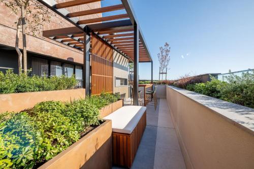 a balcony with a bench and plants on a building at Skyline Parque Moinhos by LikeHome in Floresta