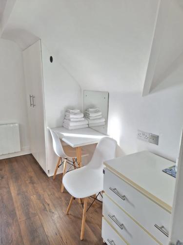 Gallery image of 72 Clifden Glen in Clifden