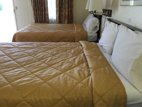 Ein Bett oder Betten in einem Zimmer der Unterkunft Red Carpet Inn - Gettysburg
