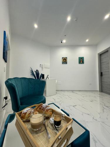 Posty's Suite