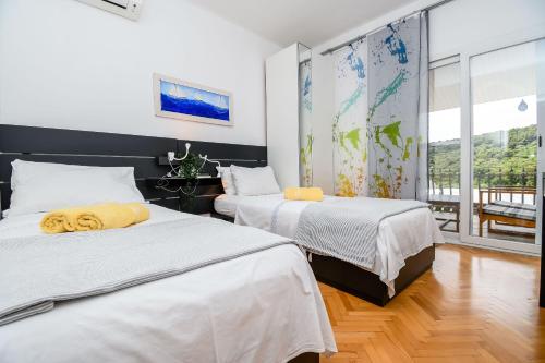 Un pat sau paturi într-o cameră la Villa Fermaj