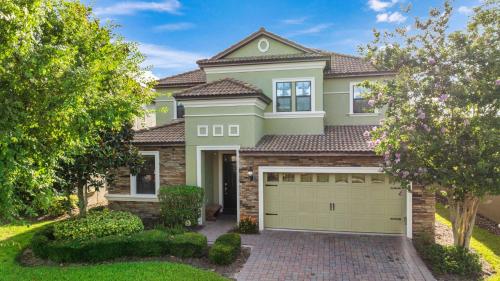 Immaculate Family Home - 7 Bed - with an Amazing Waterfall Pool photo 64