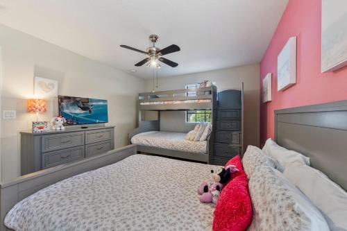 Immaculate Family Home - 7 Bed - with an Amazing Waterfall Pool photo 35