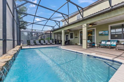 Immaculate Family Home - 7 Bed - with an Amazing Waterfall Pool photo 58