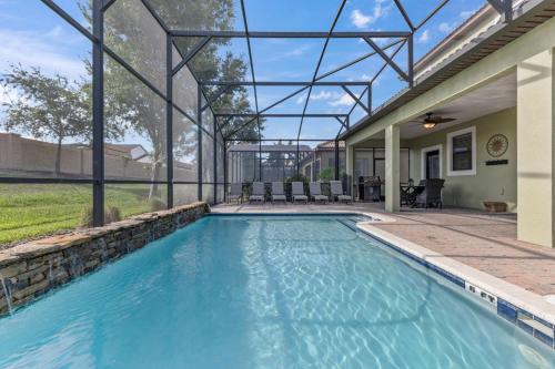 Immaculate Family Home - 7 Bed - with an Amazing Waterfall Pool photo 57