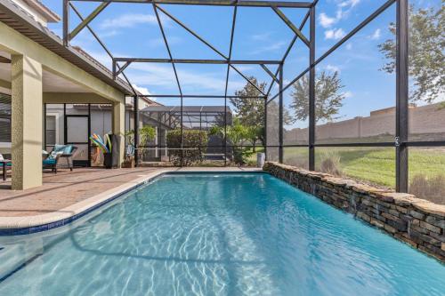 Immaculate Family Home - 7 Bed - with an Amazing Waterfall Pool photo 59