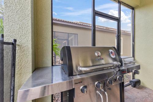 Immaculate Family Home - 7 Bed - with an Amazing Waterfall Pool photo 62
