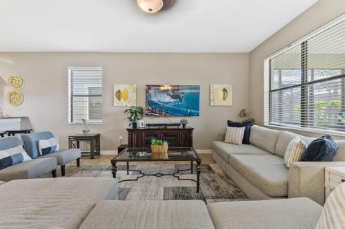 Immaculate Family Home - 7 Bed - with an Amazing Waterfall Pool photo 8