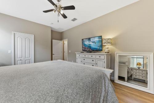 Immaculate Family Home - 7 Bed - with an Amazing Waterfall Pool photo 36