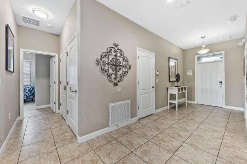 Immaculate Family Home - 7 Bed - with an Amazing Waterfall Pool photo 17