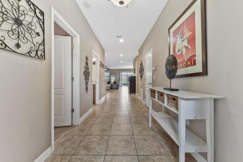 Immaculate Family Home - 7 Bed - with an Amazing Waterfall Pool photo 24