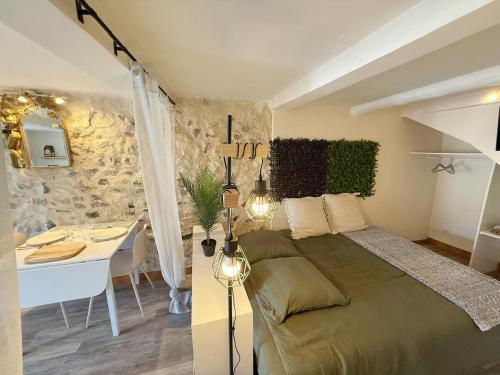 Postel nebo postele na pokoji v ubytování La Grotte Provençale à Sisteron
