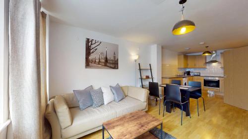 Bright and cosy 1 bed flat next to Tower Bridge photo 9