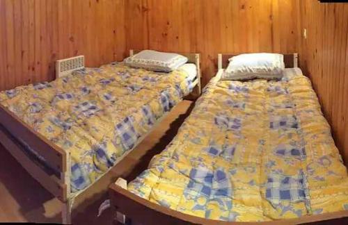 Appartement 3 étoiles - Parc aquatique - eeeaafにあるベッド