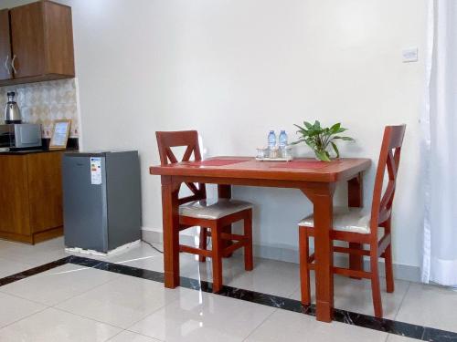 Η κουζίνα ή μικρή κουζίνα στο Keisha Luxury Furnished Apartment Bukoto