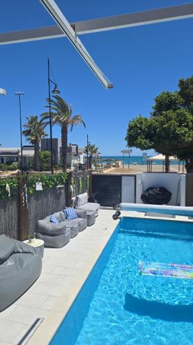 Бассейн в Casa de Almano - Torremolinos direct on beach или поблизости