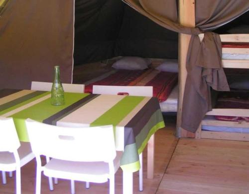 Fotografie z fotogalerie ubytování Camping 3 étoiles - Piscine - ccbahif v destinaci Argenton-Château