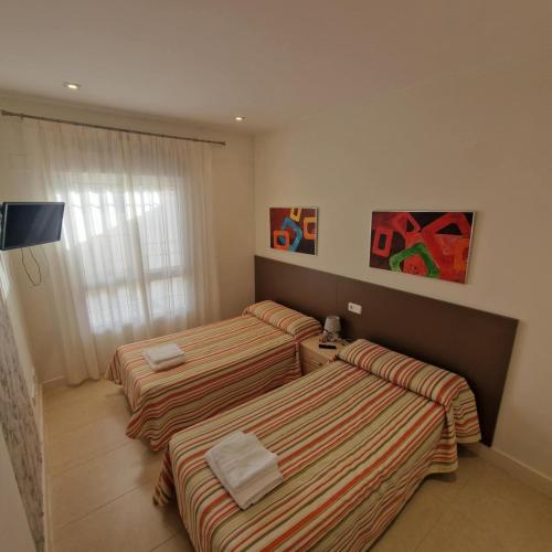 Ένα ή περισσότερα κρεβάτια σε δωμάτιο στο Apartament INES