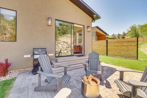 Taman di luar Walk to Southern Utah Campus Home with Fire Pit