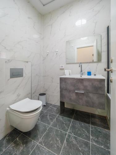 a bathroom with a toilet and a sink at Sea Serenity Achziv in Nahariyya