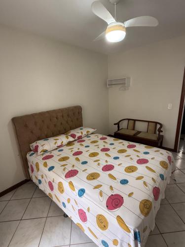 Postel nebo postele na pokoji v ubytování Apartamento 03 quartos na Praia do Morro - Edifício Beira Mar