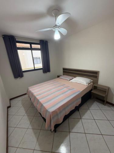 Postel nebo postele na pokoji v ubytování Apartamento 03 quartos na Praia do Morro - Edifício Beira Mar